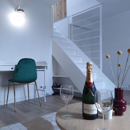 Wallis Yourhosthelper Reims Bagian luar foto