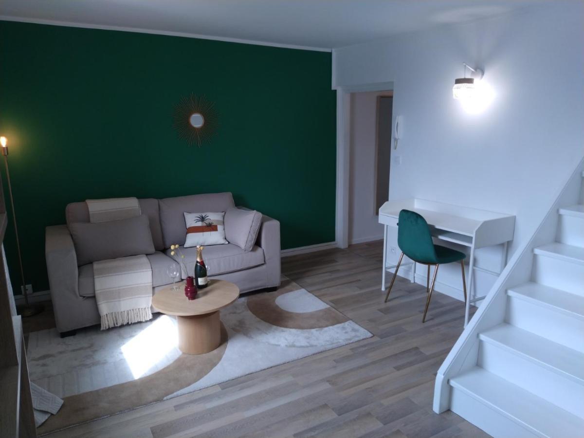 Wallis Yourhosthelper Reims Bagian luar foto
