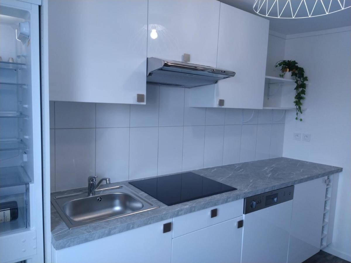 Wallis Yourhosthelper Reims Bagian luar foto