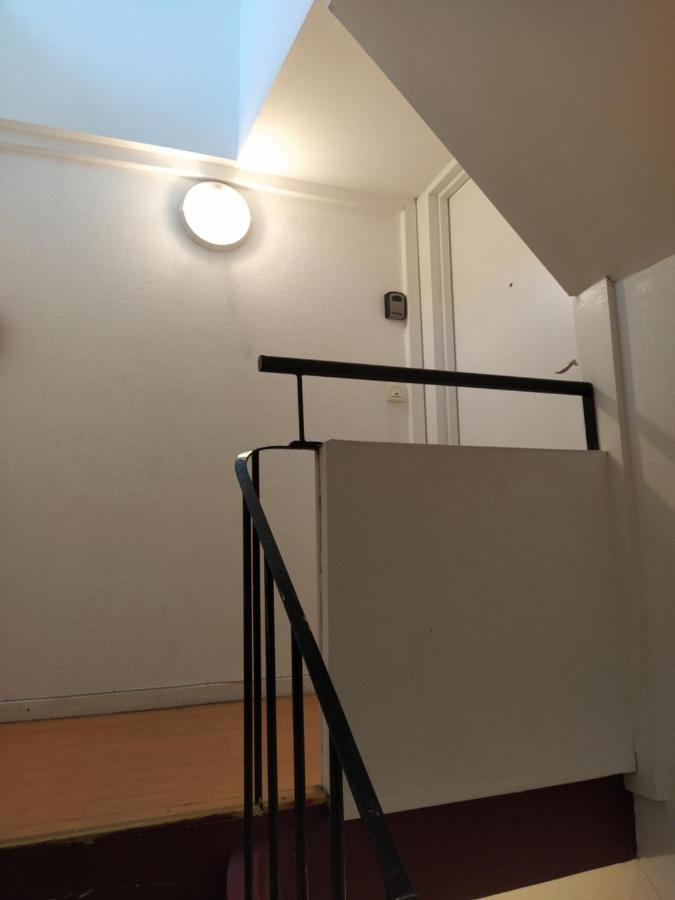 Wallis Yourhosthelper Reims Bagian luar foto