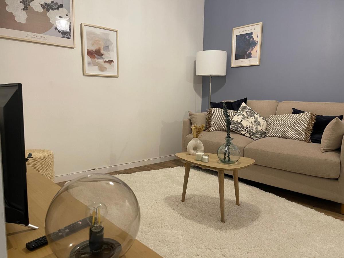 Wallis Yourhosthelper Reims Bagian luar foto