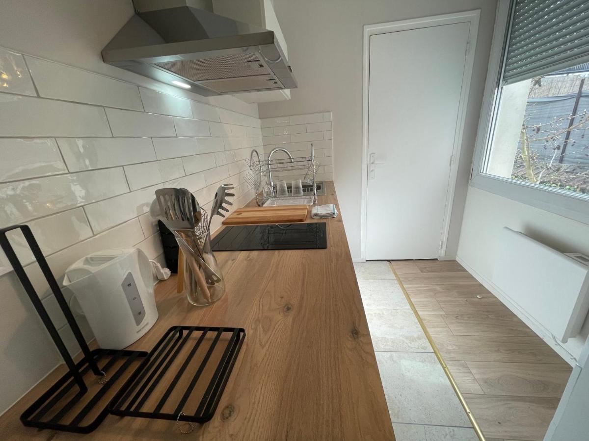 Wallis Yourhosthelper Reims Bagian luar foto